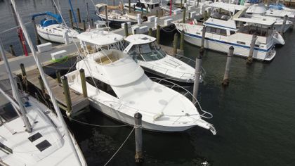 37' Riviera 2002 Yacht For Sale